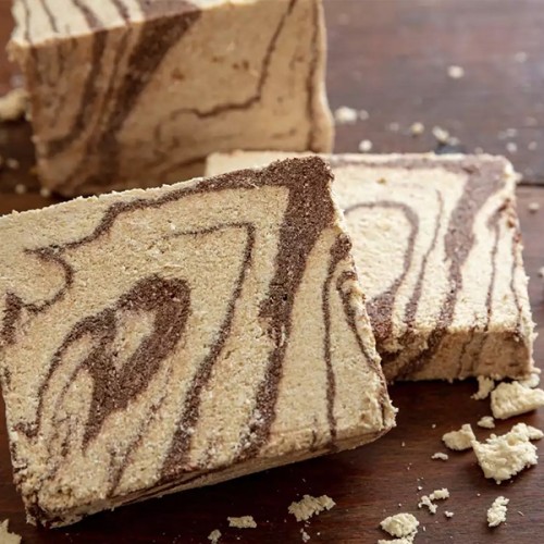 Χαλβάς και Αμυγδαλωτά